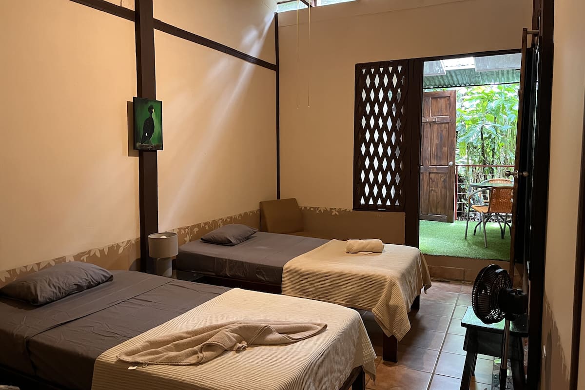 Basic Room, 2 Single Beds, Ensuite