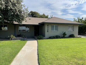 Exterior - Comfortable 4/2 Country Home Lots of Parking -Close to Hwy 99 and 132 (Modesto)