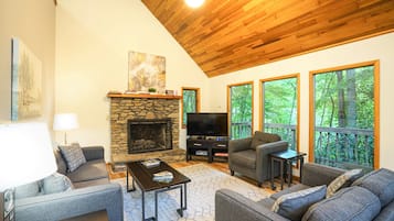 Smart TV, fireplace