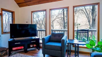 Smart TV, fireplace
