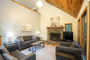 Smart TV, fireplace
