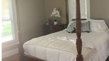 1 bedroom, iron/ironing board, WiFi (free), bed sheets
