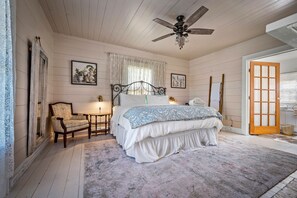 4 bedrooms, travel cot, WiFi, bed sheets