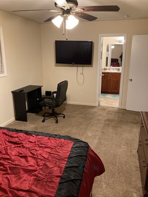 Room - 3 bedroom kid and pet friendly (Stone Mountain)