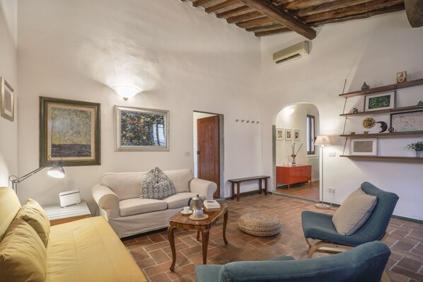 TV, books - La Casita de EL MALO - Sweet Dreams in Florence (Firenze)