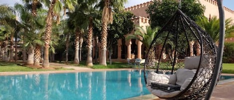 Innendørsbasseng og utendørsbasseng