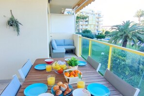 Outdoor dining - Appartment Lagos del Castillo by DENIA COSTA (Denia)
