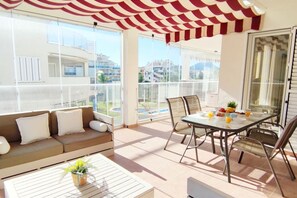 Outdoor dining - Apartament Los Mares by DENIA COSTA (Dénia)