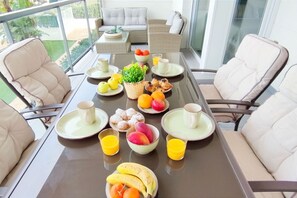 Outdoor dining - Apartament Victoria Playa by DENIA COSTA (Denia)