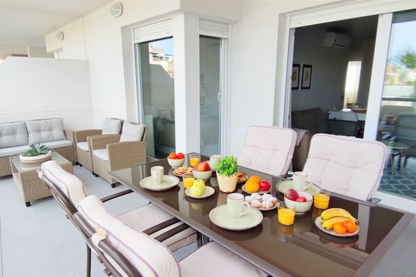 Outdoor dining