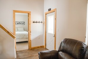 5 bedrooms, free WiFi, bed sheets