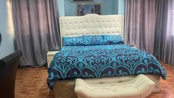 7 slaapkamers, een bureau, een strijkplank/strijkijzer, gratis wifi