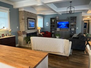 Smart TV, fireplace