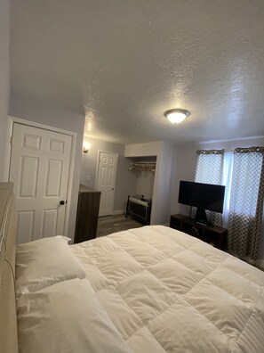 5 habitaciones, tabla de planchar con plancha, wifi y ropa de cama 