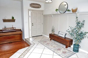 Interior - Sabino Vista Charming Quiet Home with Pool (Tucson)