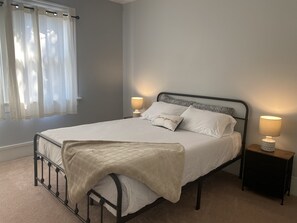 3 bedrooms, desk, iron/ironing board, WiFi