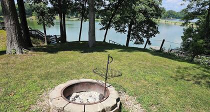 Lake Themed Cabin - Direct Water Access - Free Kayaks