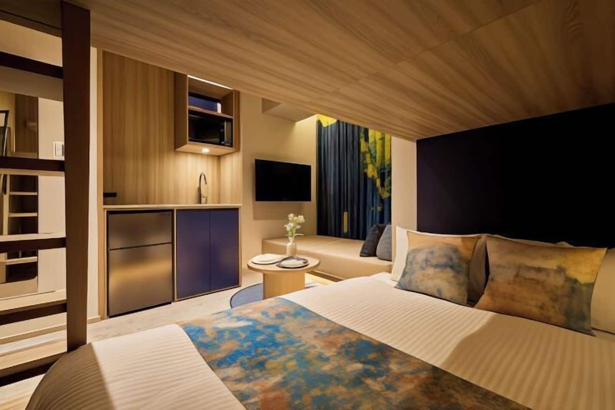 In-room safe, blackout curtains, free WiFi, bed sheets