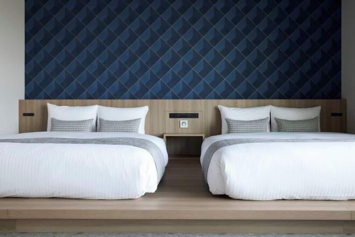 In-room safe, blackout curtains, free WiFi, bed sheets