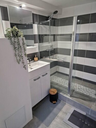 Appartment- Near Train Station - Free Parking