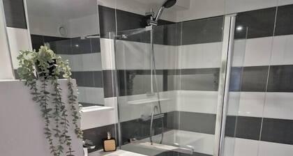 Appartment- Near Train Station - Free Parking
