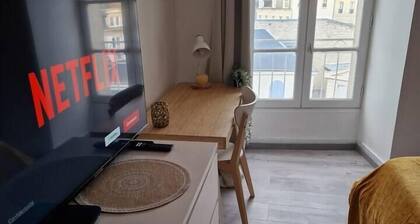 Appartment- Near Train Station - Free Parking