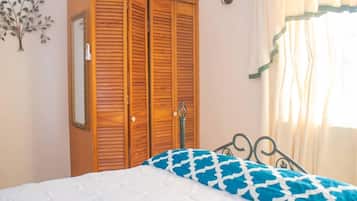 1 habitación, tabla de planchar con plancha, wifi y ropa de cama