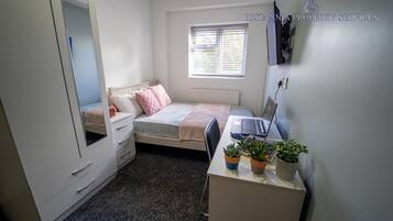 Iron/ironing board, WiFi, bed sheets