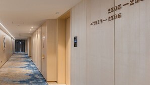 Business Single Room, 1 Queen Bed - Huanyu Metropark Hotel (Xi'an)