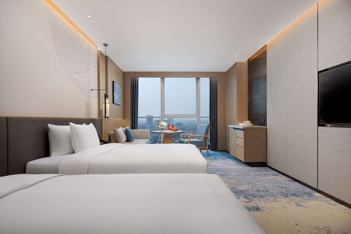 Executive Room, 2 Single Beds, Non Smoking | Minibar, in-room safe, blackout curtains, iron/ironing board