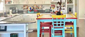 The Cottages on Carbon Avenue: Two Airbnbs in One