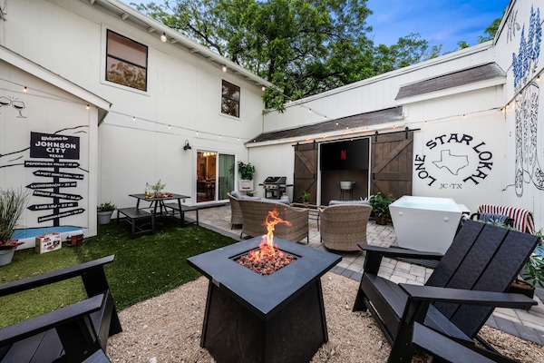 The ultimate evening spot with 65" inch Roku TV, fire pit, grill, & cold plunge!