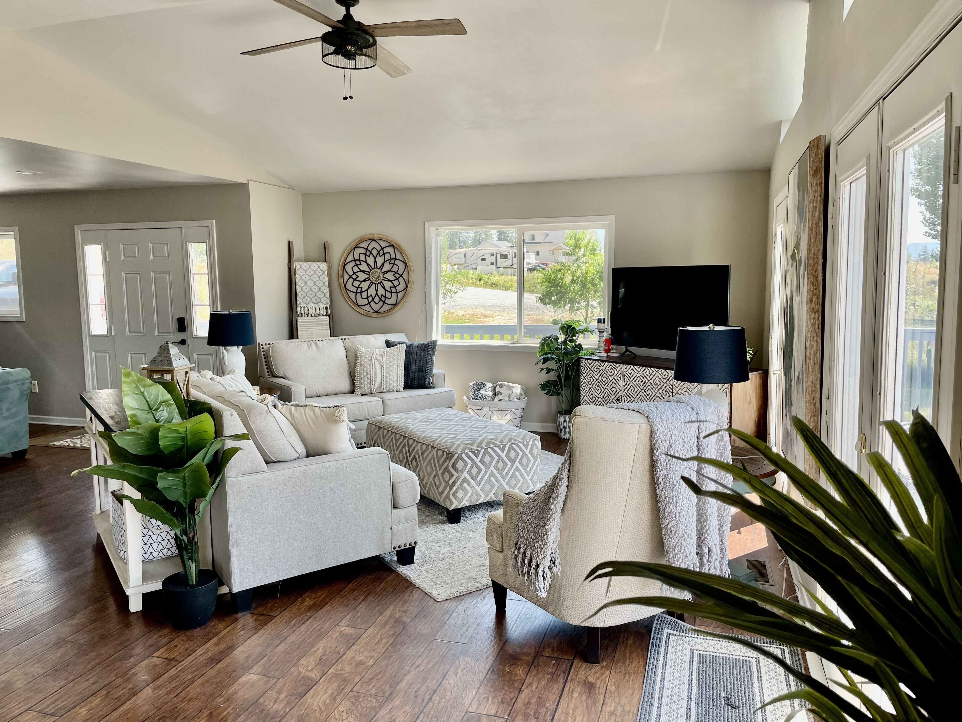 Smart TV, DVD player, video library, printers