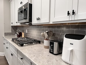 Private kitchen - Luxurious Brandnew House 4 bed (Lawrenceville)