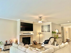 Living area - Luxurious Brandnew House 4 bed (Lawrenceville)