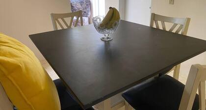 Lovely 2-bedroom Apt, Sleeps 3, Warm & Cosy