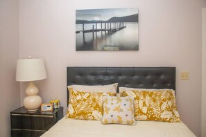 Apartment | 2 bedrooms, iron/ironing board, free WiFi, bed sheets - Gorgeous 2-bed Apt, Sleeps 3 in St Johns (Potters Village)