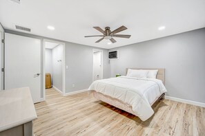 3 bedrooms, internet, bed sheets