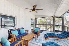 Interior - Tranquil home with washer/dryer, central AC, & kitchen - snowbird friendly (Englewood)