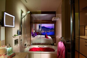 Basic Studio, 1 King Bed, Non Smoking, City View | Bathroom | Combined shower/bathtub, rainfall showerhead, hair dryer, towels - The HarbourView Place (Kowloon)