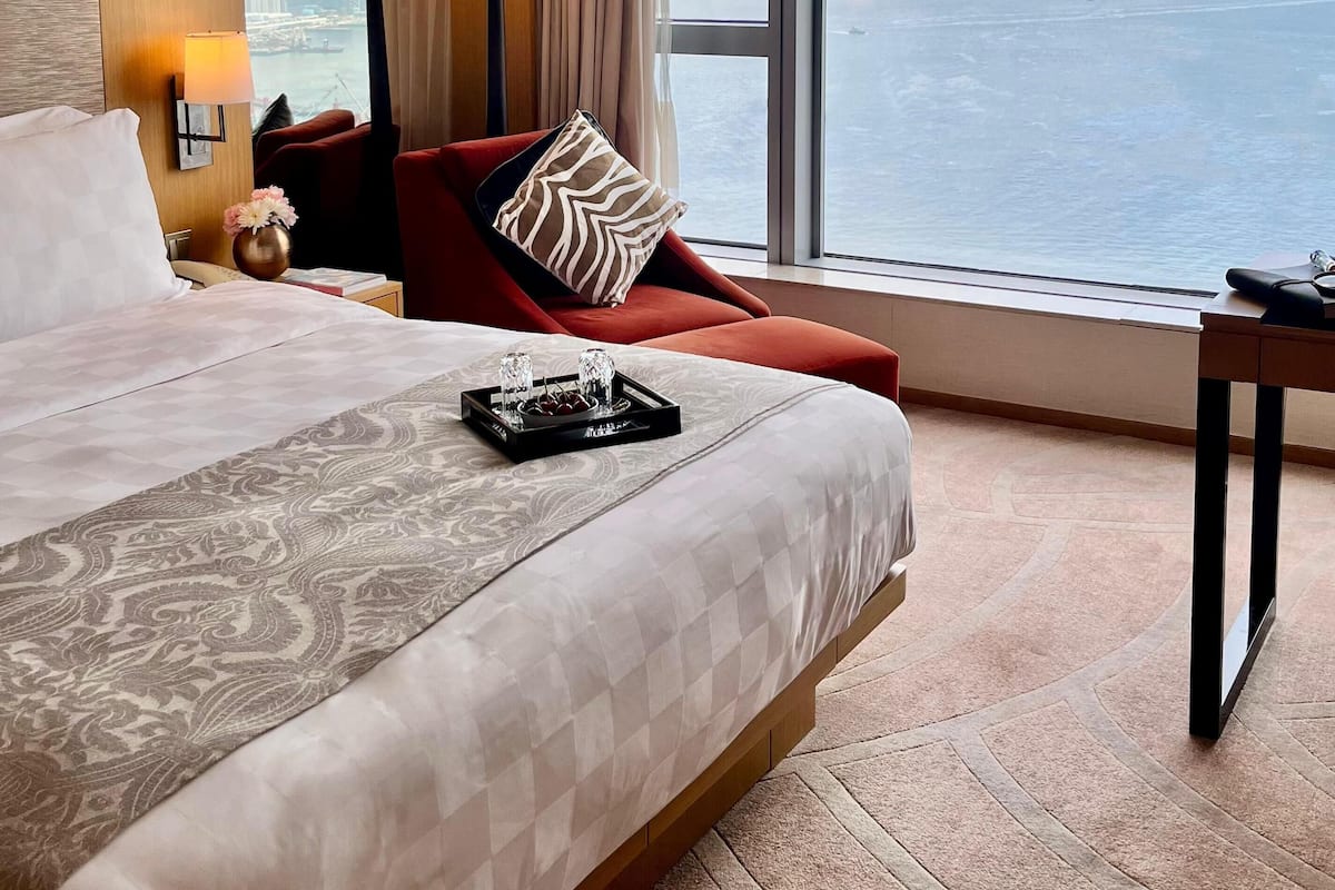 Estudio básico, 1 cama King size, para no fumadores, vista al mar | Caja de seguridad en la habitación y espacio para trabajar con laptop 