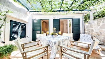 Studio (Studio Apartment with Terrace) | Ngoại thất