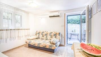 Huoneisto (Premium One Bedroom Apartment with Te) | Olohuone | Televisio