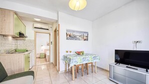Apartment (Superior One Bedroom Apartment with T) | Living room - Apartments Gracin (Selca)