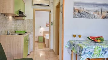 Apartment (Superior One Bedroom Apartment with T) | Living room | TV