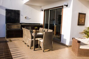 Outdoor dining - Hospedaje Casa de Playa frente al Mar (Pimentel)