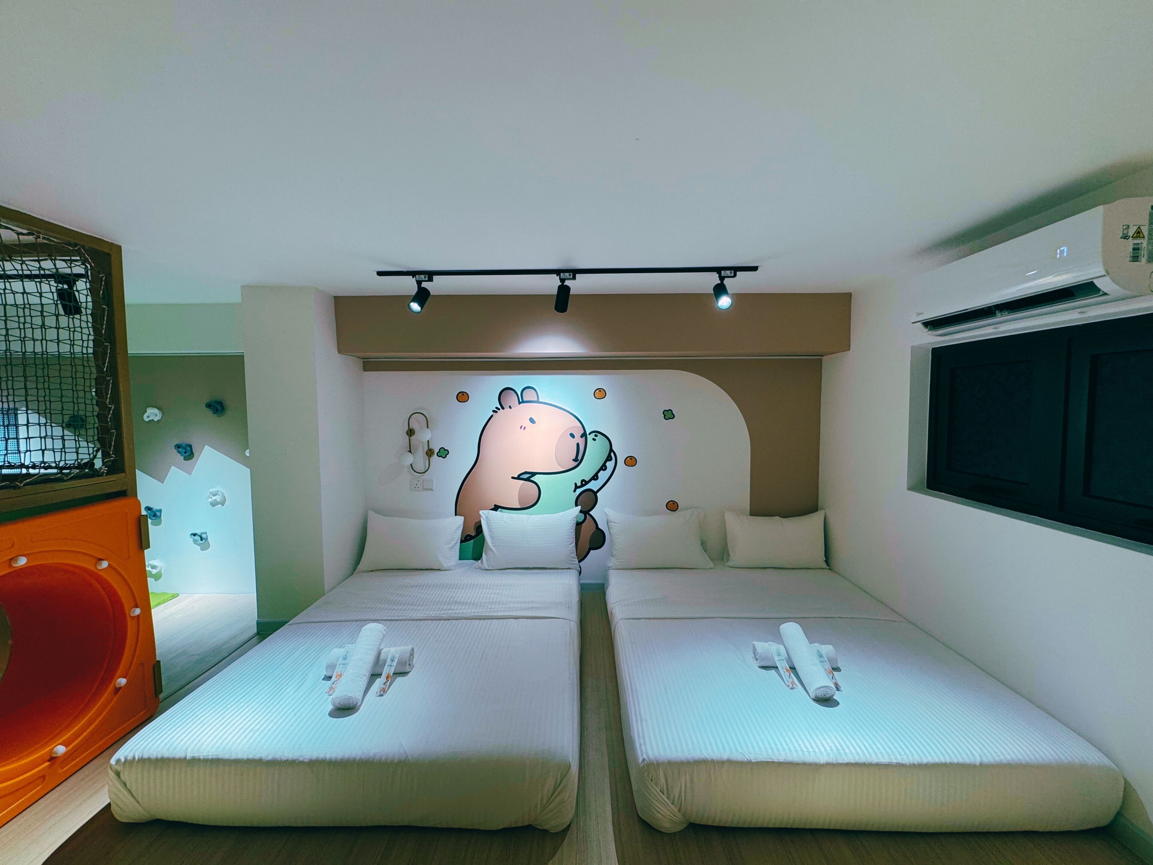 Capy Dreamland Themed near Legoland | Individually decorated, individually furnished, desk, laptop workspace