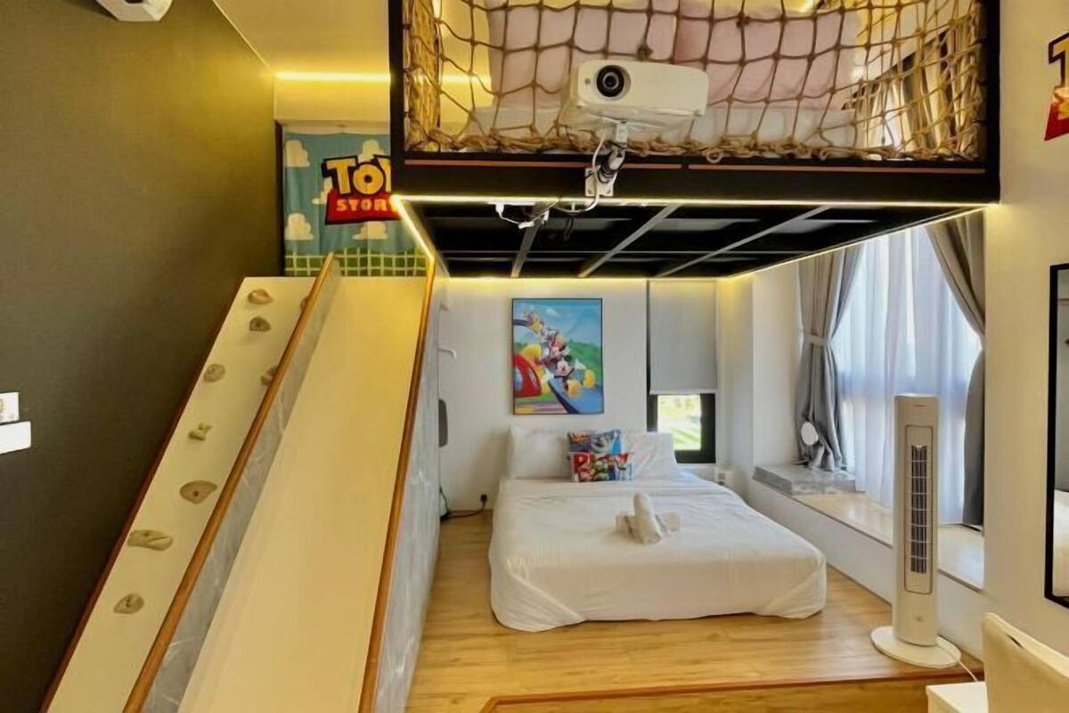 1 habitación, decoración personalizada, muebles diferentes y escritorio