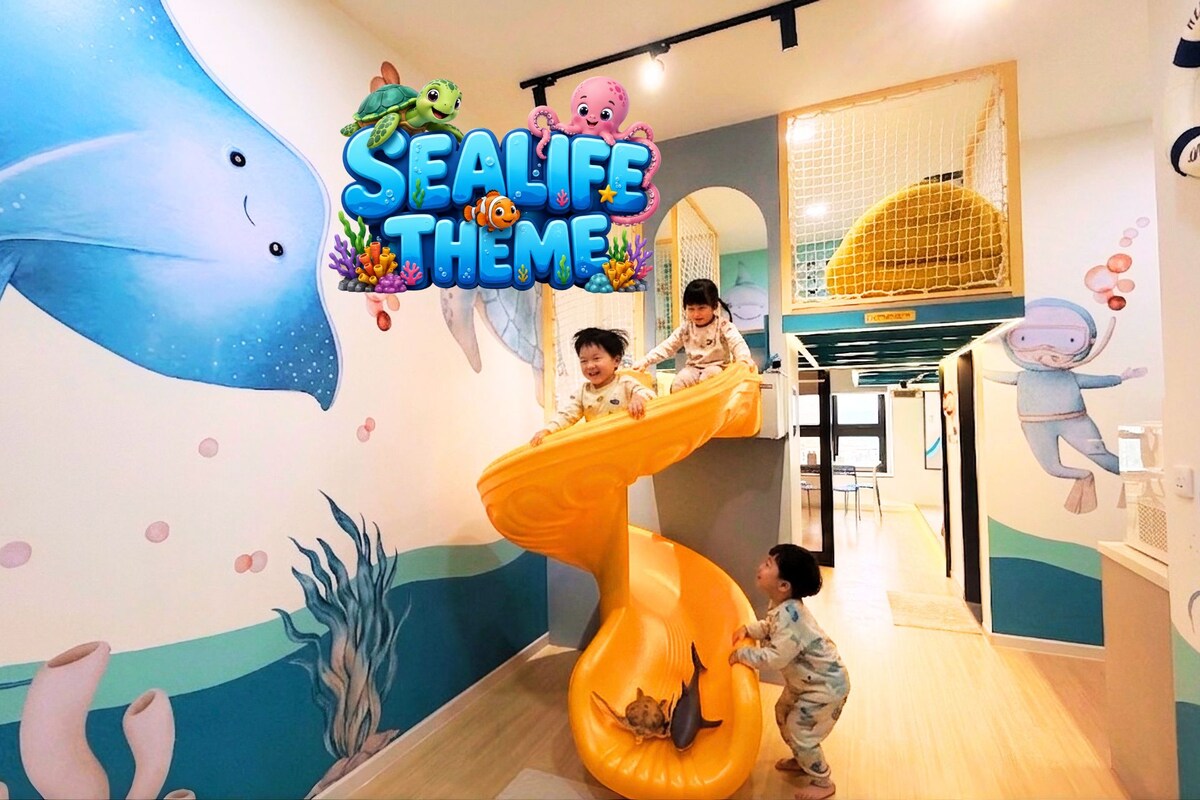 Sealife Themed Famliy Loft Near Legoland | Desk, laptop workspace, blackout drapes, WiFi (free)