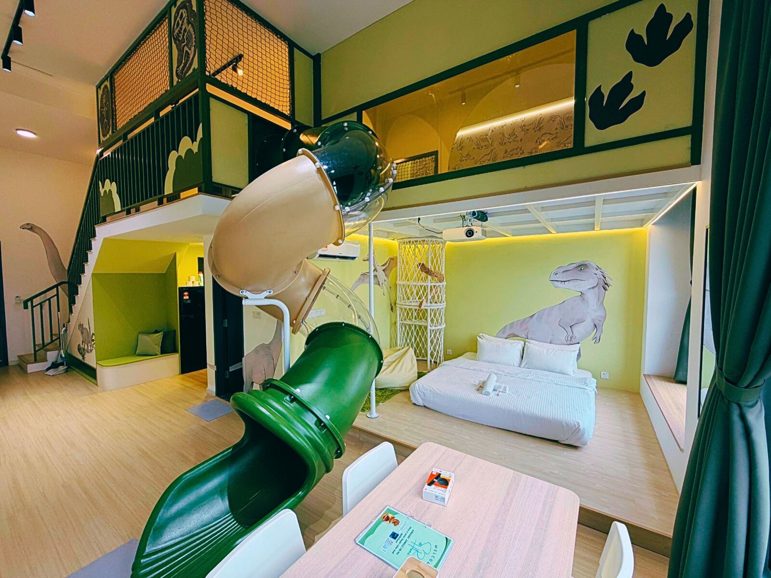 Jurassic Jungle Themed near Legoland | Wohnbereich